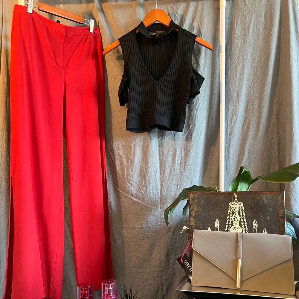 Red wide leg trouser BCBG with side slit size 2
Can be paired with any top